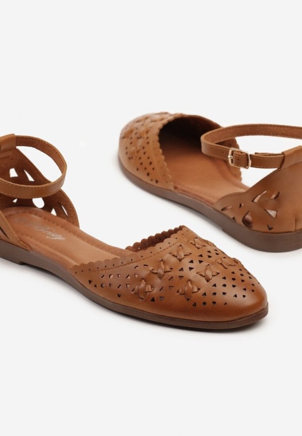 Brązowe Ażurowe Sandały z Paskiem z Klamerką przy Kostce Zarilune