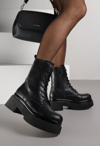 Czarne Botki Workery na Grubej Podeszwie Tuseena