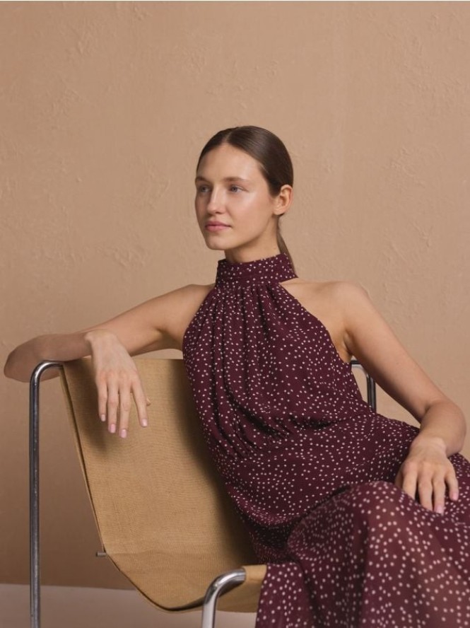 Sukienka z dekoltem halter - wielobarwny