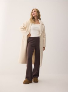 Płaszcz z tkaniny boucle - kremowy