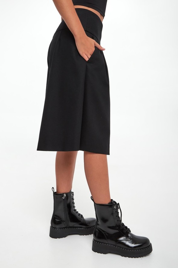 Bermudy damskie wełniane VERSACE JEANS COUTURE