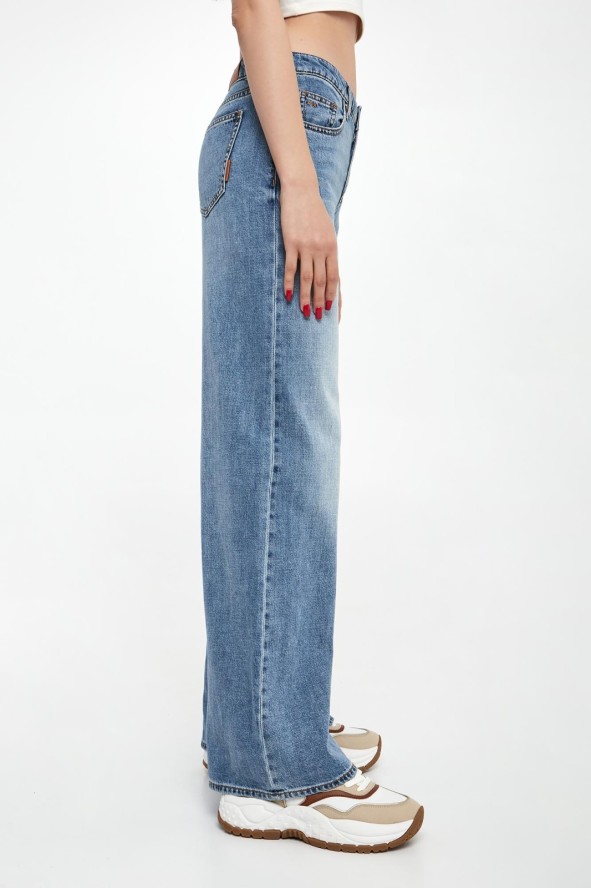 Jeansy damskie ARMANI EXCHANGE