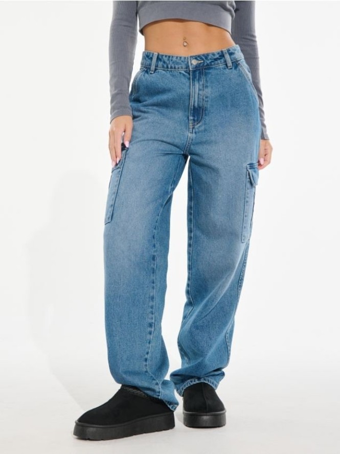 Jeansy cargo z wysokim stanem - niebieski