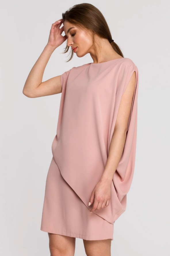 Elegancka sukienka z asymetryczną falbaną drapowana różowa