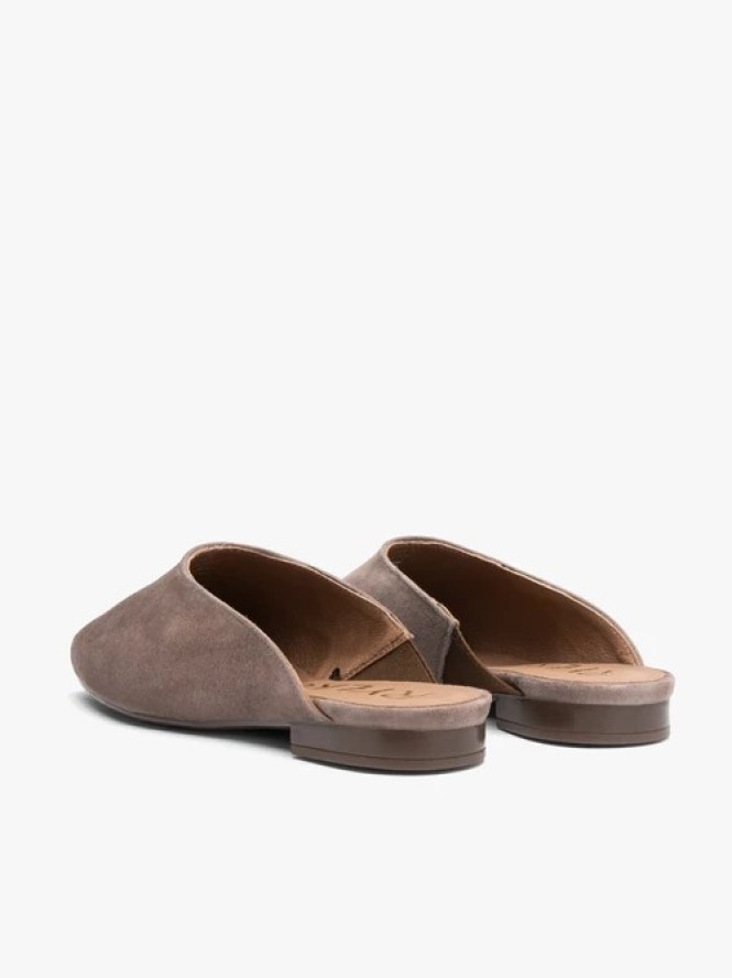 Szare klapki mule