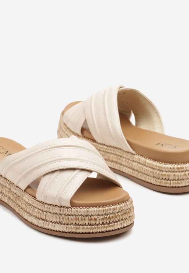 Beżowe Klapki na Platformie w Stylu Boho z Tłoczonymi Paskami Fonariel