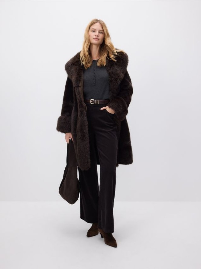 Płaszcz z imitacji futra - ciemnobrązowy