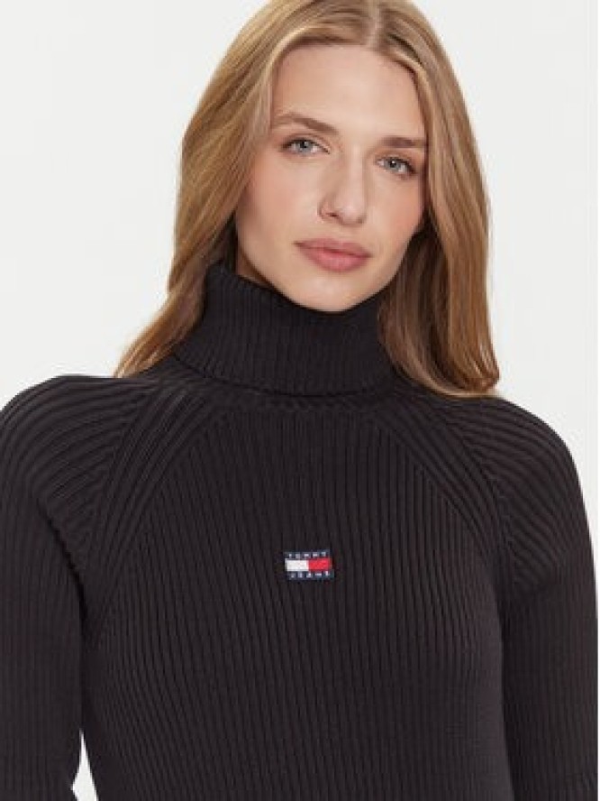 Tommy Jeans Sukienka dzianinowa Badge DW0DW22167 Czarny Regular Fit