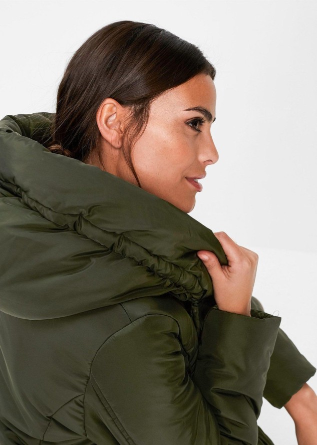 Krótki płaszcz pikowany