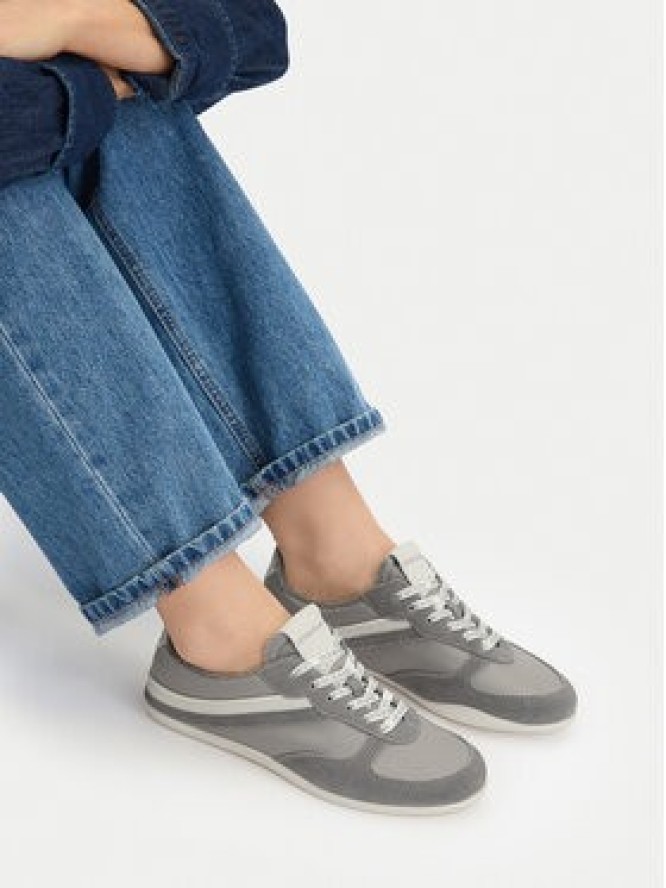 Guess Jeans Sneakersy EO-GJ2128 Szary