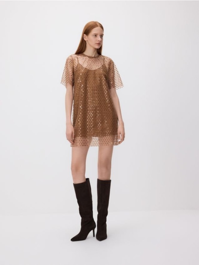 Cekinowa sukienka mini - brązowy
