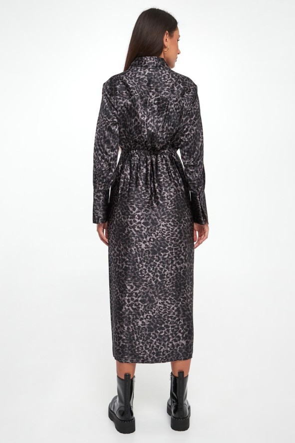 Sukienka szmizjerka w panterkę DKNY