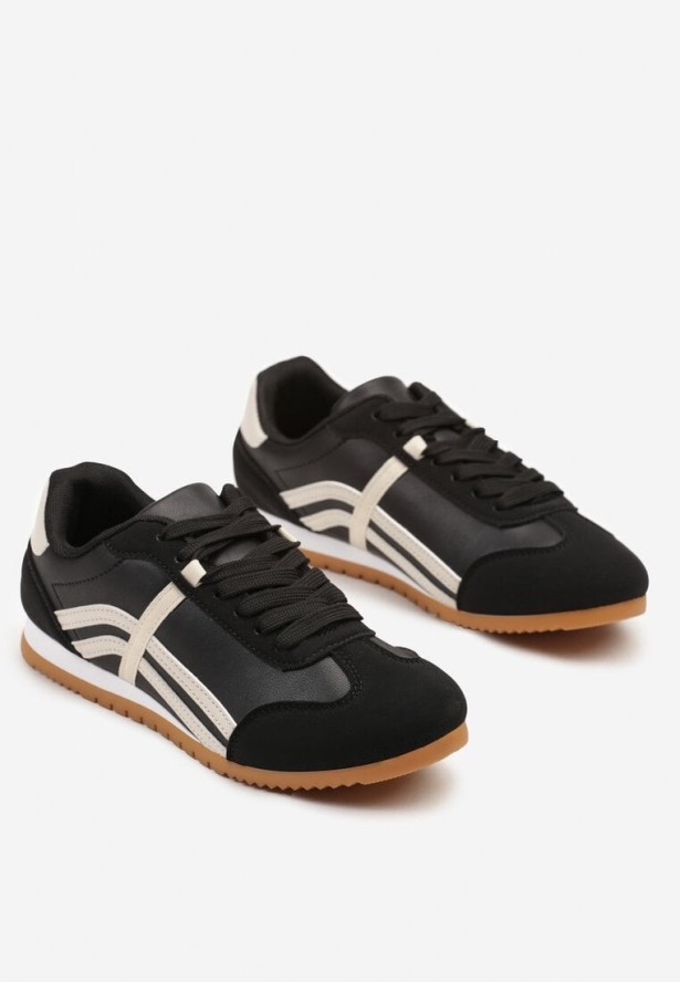 Czarne Sneakersy w Stylu Kultowych Tenisówek z Ozdobnymi Przeszyciami Vellexia