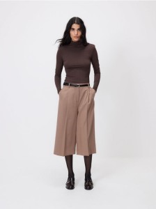 Bermudy z paskiem - beżowy