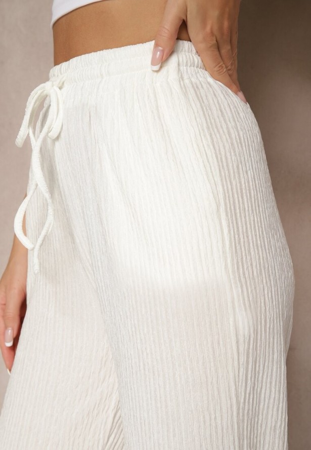 Białe Prążkowane Spodnie High Waist o Szerokim Kroju Belnella