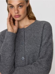 Kardigan z obniżoną linią ramion - szary