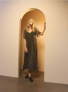 Wzorzysta sukienka maxi - wielobarwny