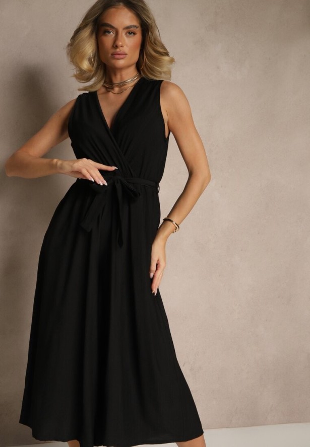 Czarny Kombinezon Taliowany z Wiskozą Ozdobiona Paskiem Evintria