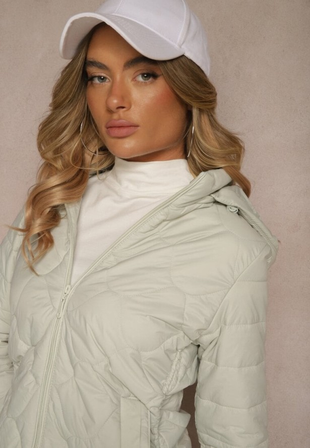 Jasnozielona Kurtka z Zaznaczoną Talią i Kapturem w Ozdobne Pikowanie Afla