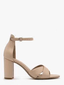 Beżowe sandały na wysokim słupku