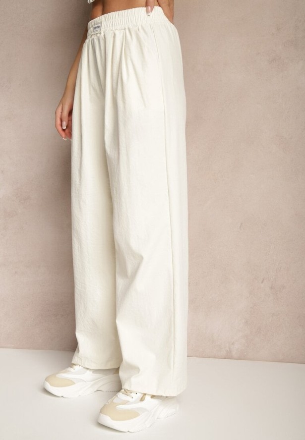 Jasnobeżowe Spodnie o Szerokim Kroju z Bawełną High Waist Ozdobione Naszywką Naneriela