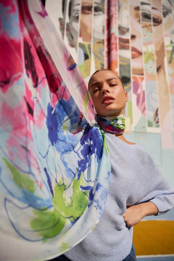 Wzorzysty szal niebieski