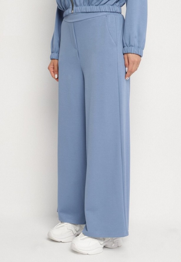 Niebieski Komplet Dresowy z Wiskozą Szerokie Spodnie i Bluza ze Stójką i Broszką Redasena