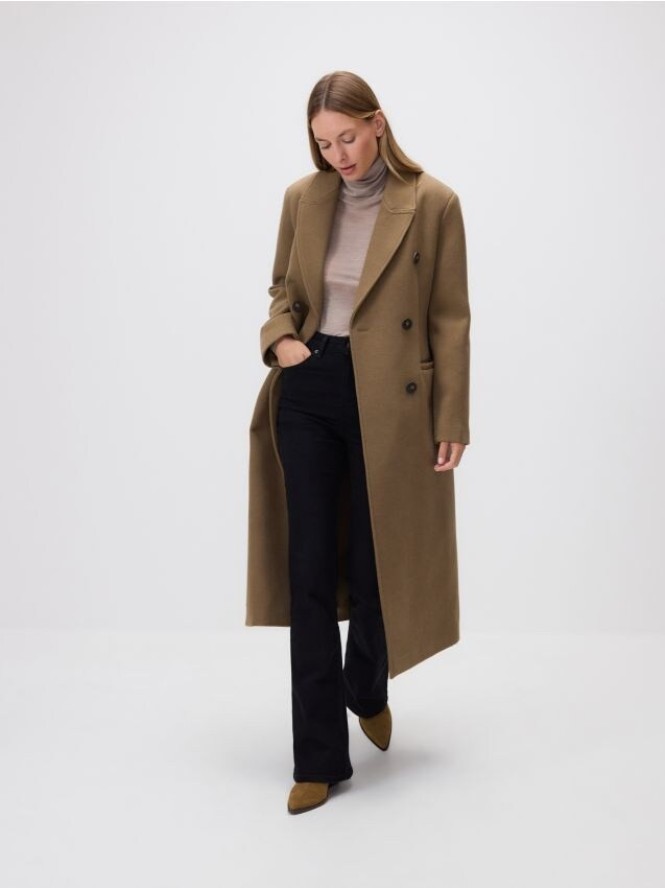 Dwurzędowy taliowany płaszcz - oliwkowy