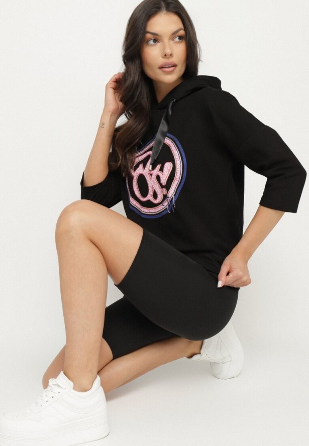 Czarna Bluza z Kapturem i Rękawami 3/4 Zdobiona Nadrukiem Saniriora