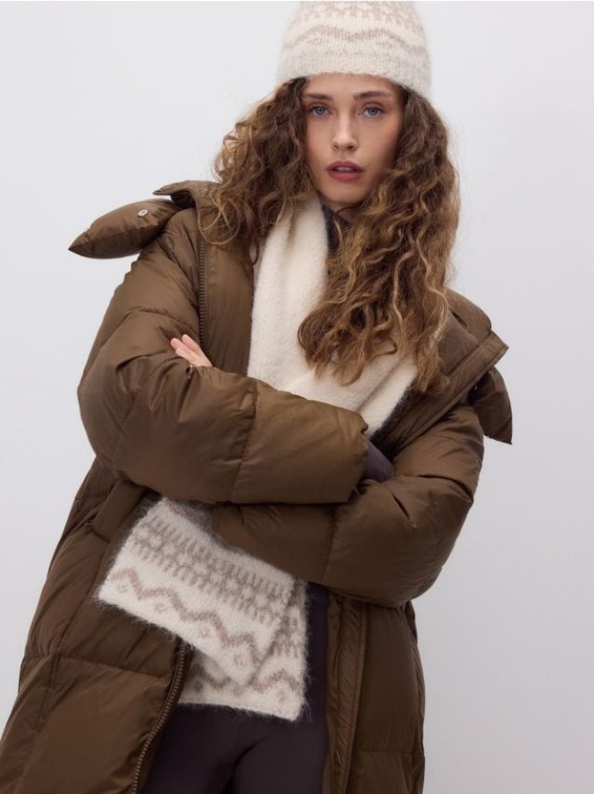 Wzorzysta czapka beanie - kremowy