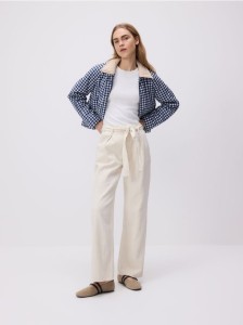 Jeansy wide leg z wiązaniem - złamana biel