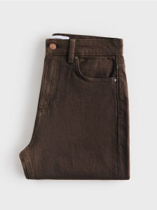 Jeansy mom fit slim z krótszą nogawką - brązowy