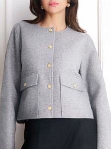 Krótka kurtka z dekoracyjnymi zatrzaskami - szary