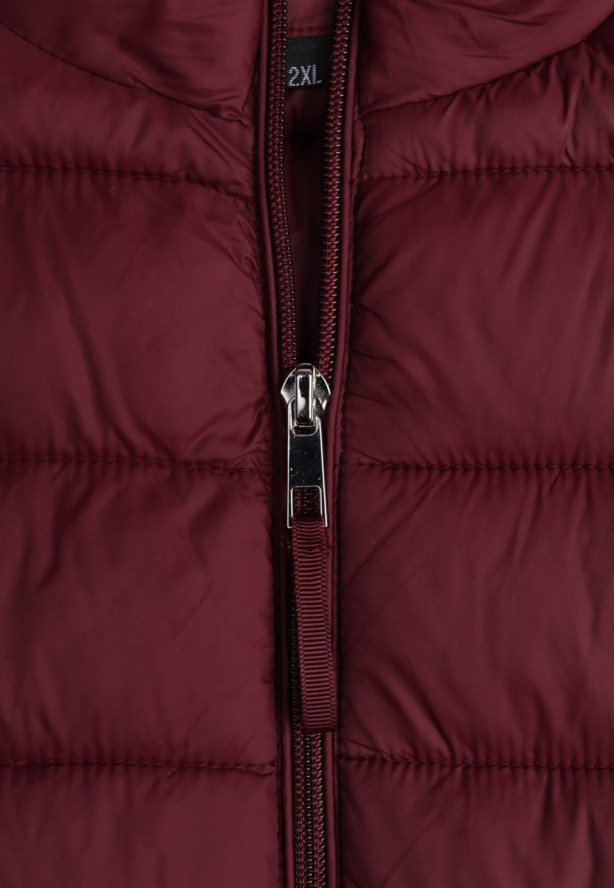 Bordowa Pikowana Kamizelka Przejściowa ze Stójką Edanwen