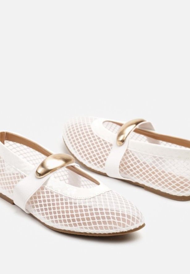 Białe Balerinki z Siateczkową Cholewką i Metaliczną Aplikacją Tathelisa