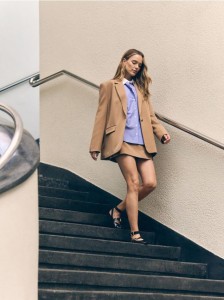 Spódnico-szorty z klamrą - beżowy