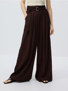 Wiskozowe spodnie z paskiem - ciemnobrązowy