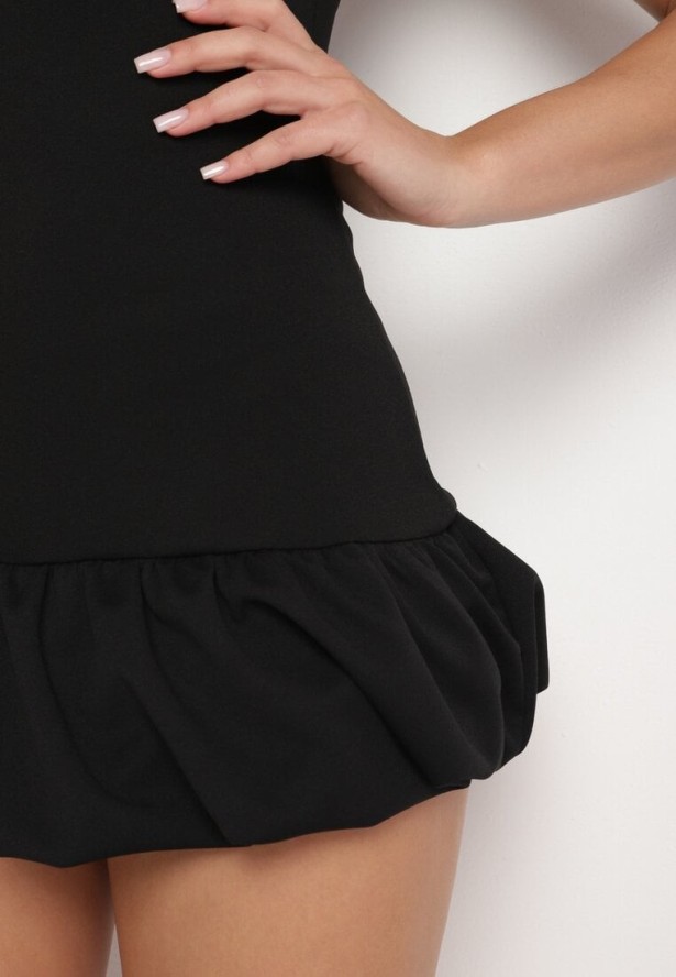 Czarny Taliowany Kombinezon Ozdobiony Falbanką Semiriela