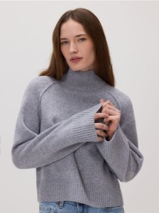 Wełniany sweter z golfem - jasnoszary