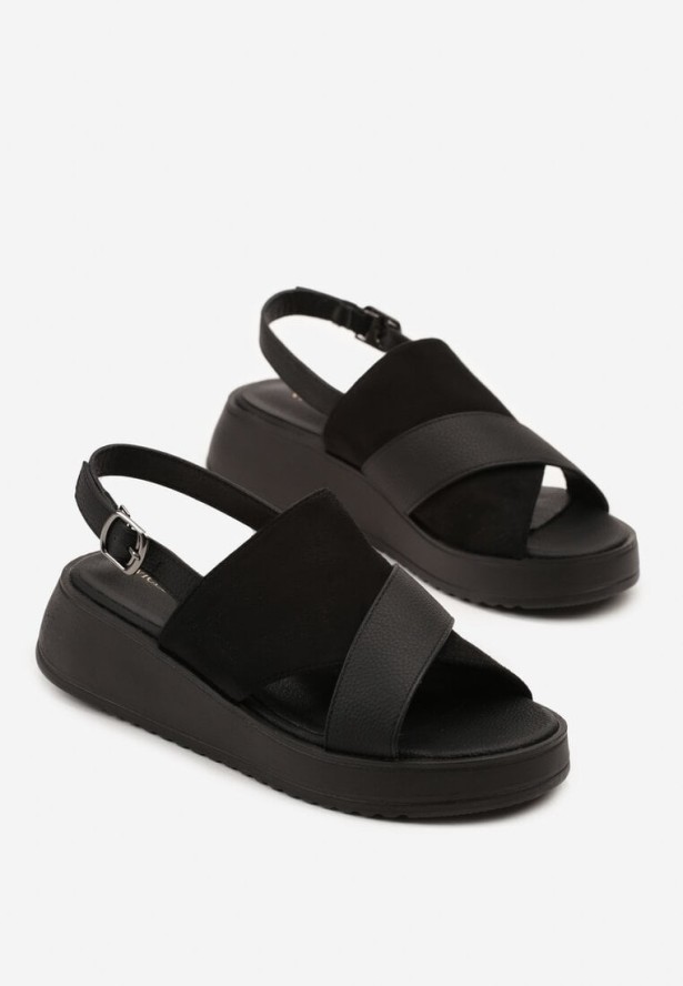 Czarne Sandały na Koturnie Vices z Wycięciami Saricee