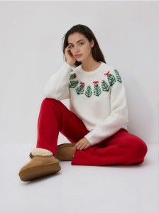 Sweter ze świątecznym wzorem - złamana biel