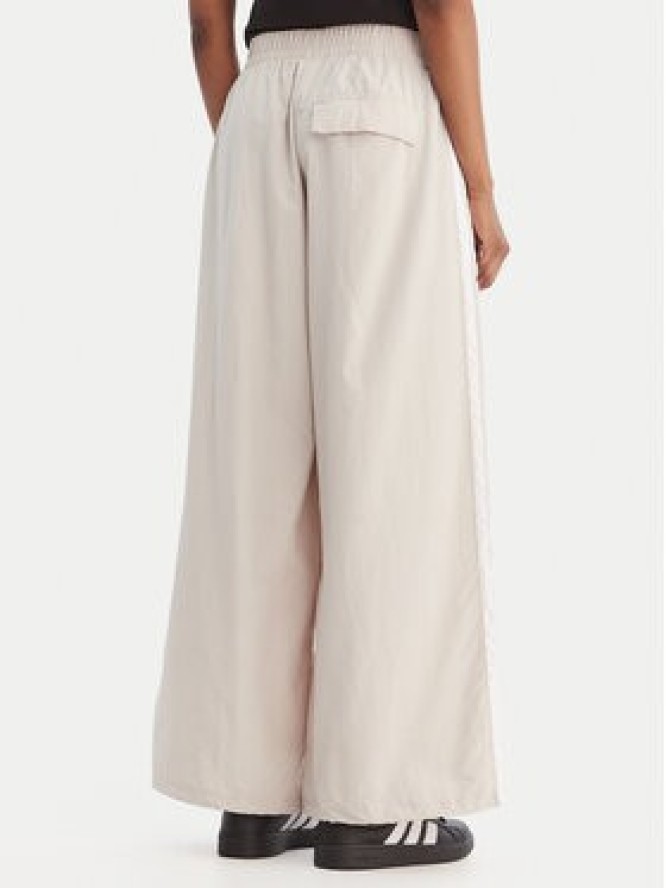 adidas Spodnie dresowe Essentials 3-Stripes JC8168 Beżowy Loose Fit