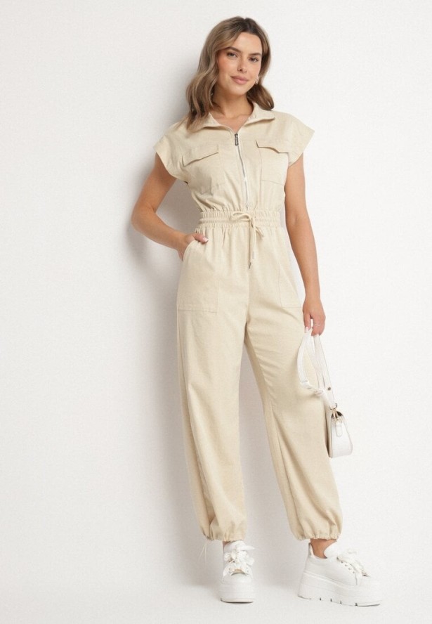 Beżowy Kombinezon na Krótki Rękaw z Kołnierzykiem i Zapięciem na Suwak Kareldi