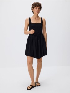 Sukienka mini z wiskozą - czarny