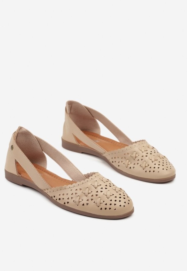 Beżowe Balerinki z Ażurowymi Zdobieniami i Wycięciami Damitta