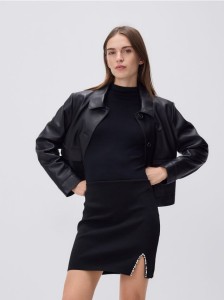 Spódnica mini z rozcięciem - czarny