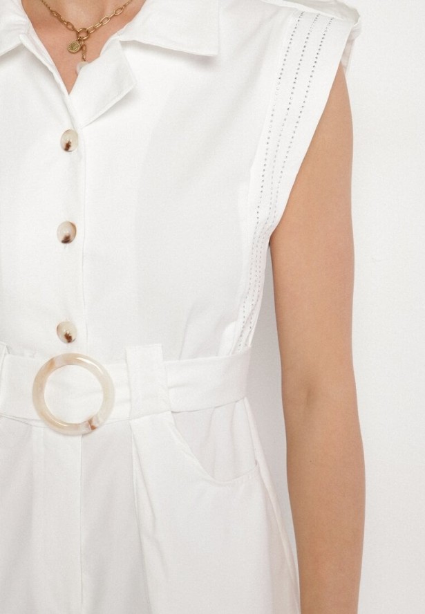 Biały Taliowany Kombinezon z Guzikami i Cyrkoniami Lumalise