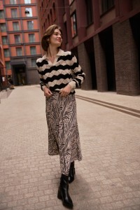 Sweter z kołnierzykiem beżowy