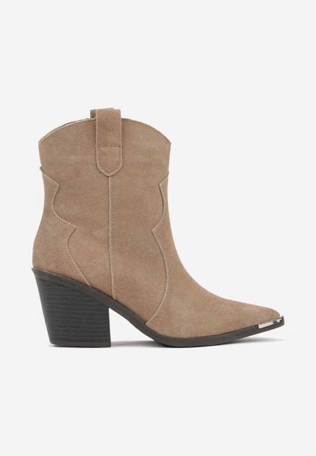 Ciemnobeżowe Botki Kowbojki ze Skóry Naturalnej Zdobione Metalicznym Noskiem Saberra