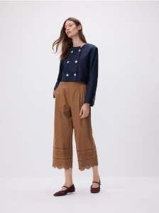 Spodnie z ażurowym wykończeniem - brązowy